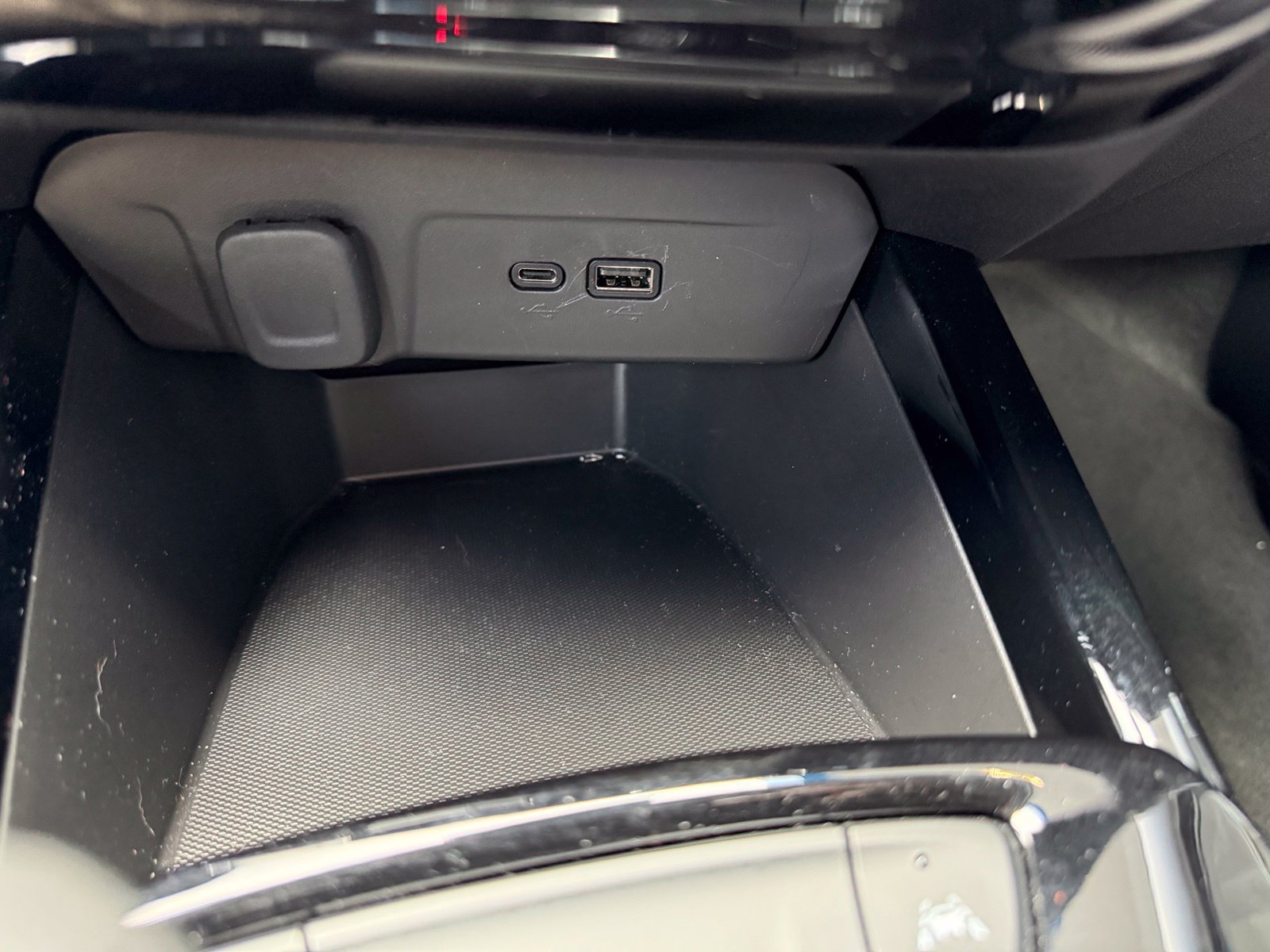 Used 2025 Chevrolet Trax LT FWD image 24
