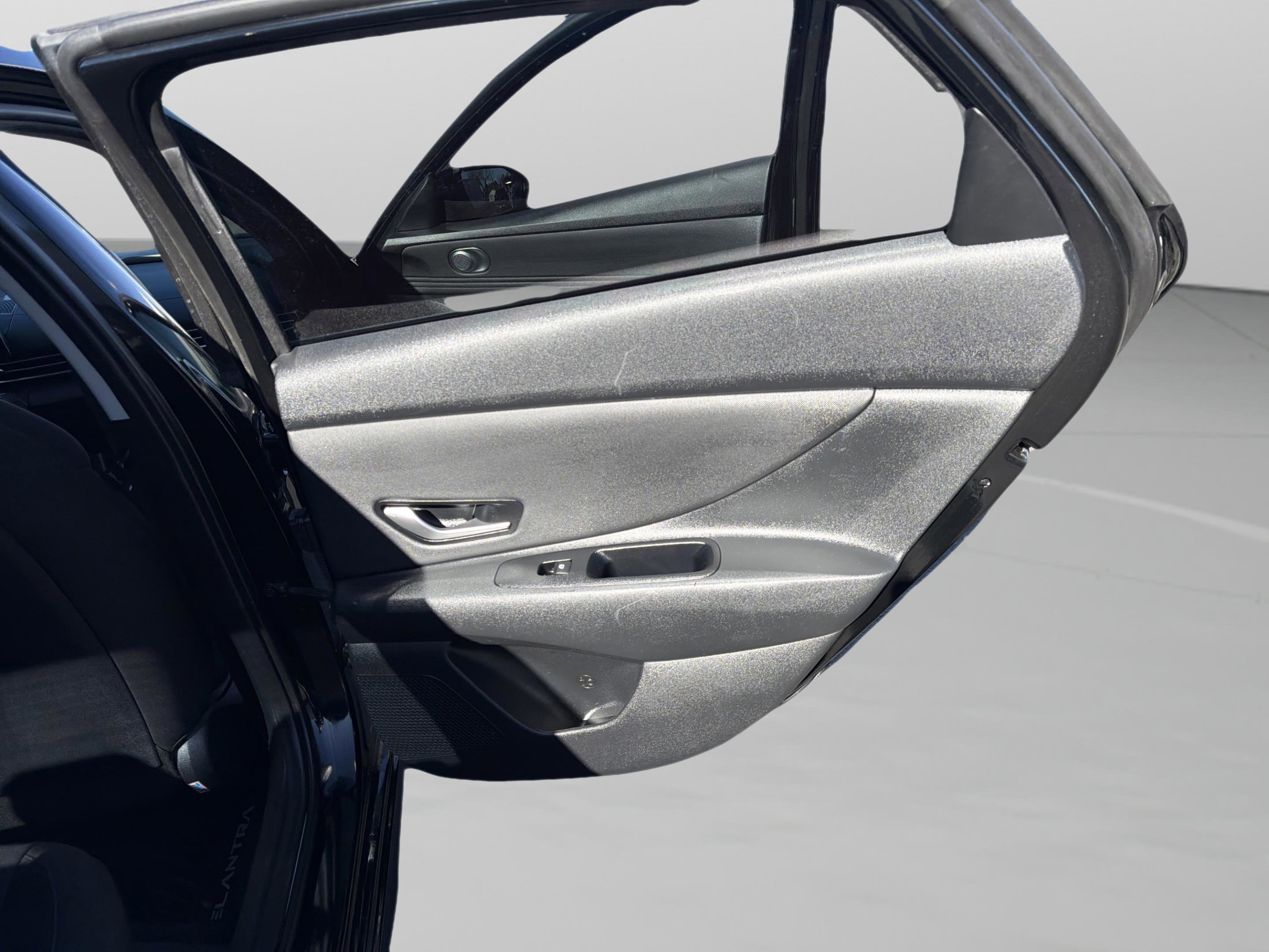 Used 2023 Hyundai Elantra SEL w/ Convenience Package image 24