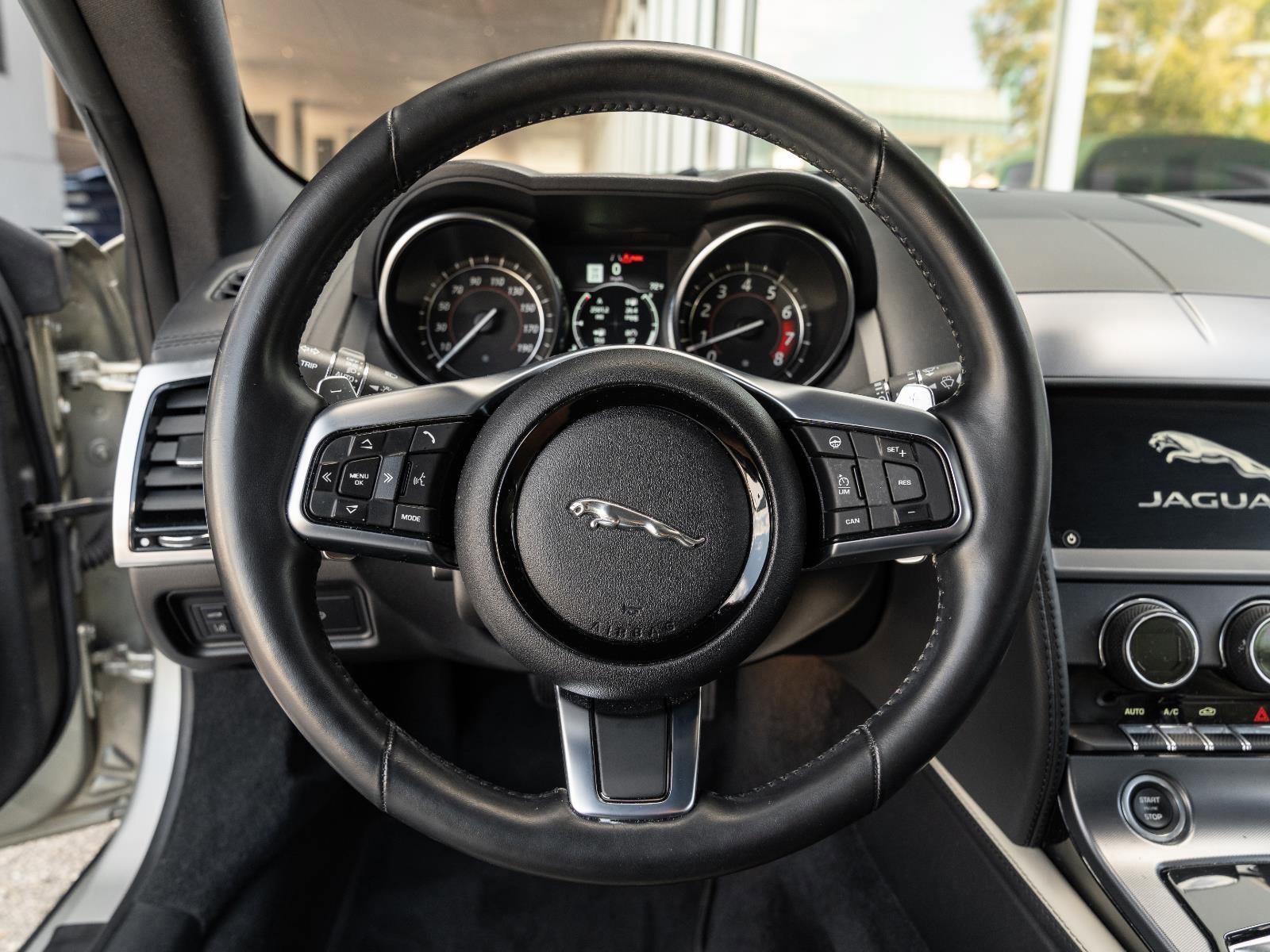 Used 2020 Jaguar F-TYPE Coupe RWD image 10