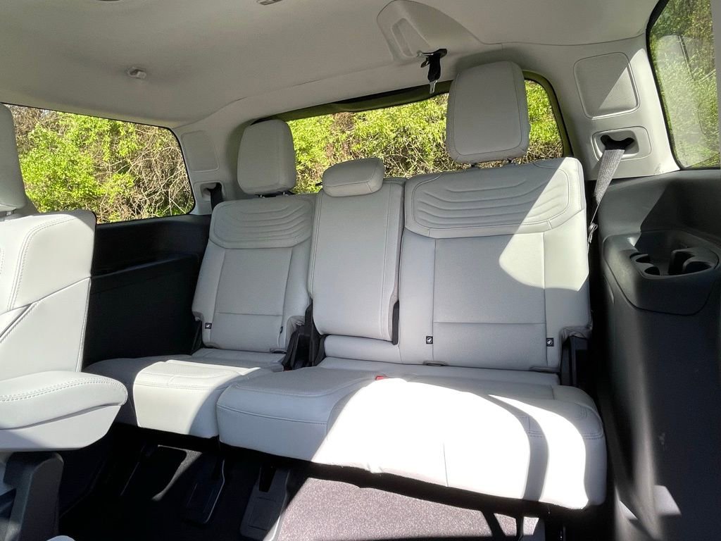 Used 2025 Ford Expedition Platinum w/ Platinum Ultimate Package AWD/4WD image 30