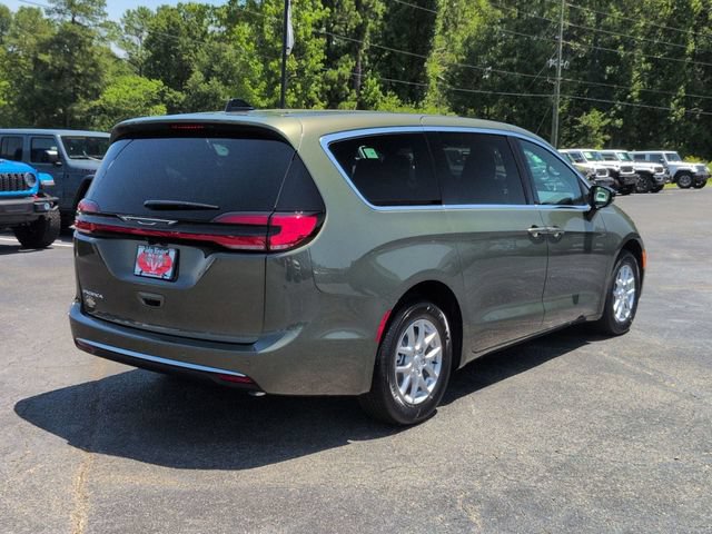 New 2027 Chrysler Pacifica Select FWD image 3