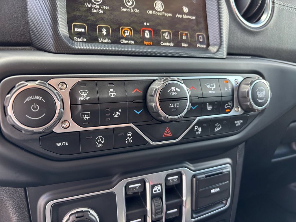 Used 2018 Jeep Wrangler Unlimited Sahara w/ Dual Top Group AWD/4WD image 29