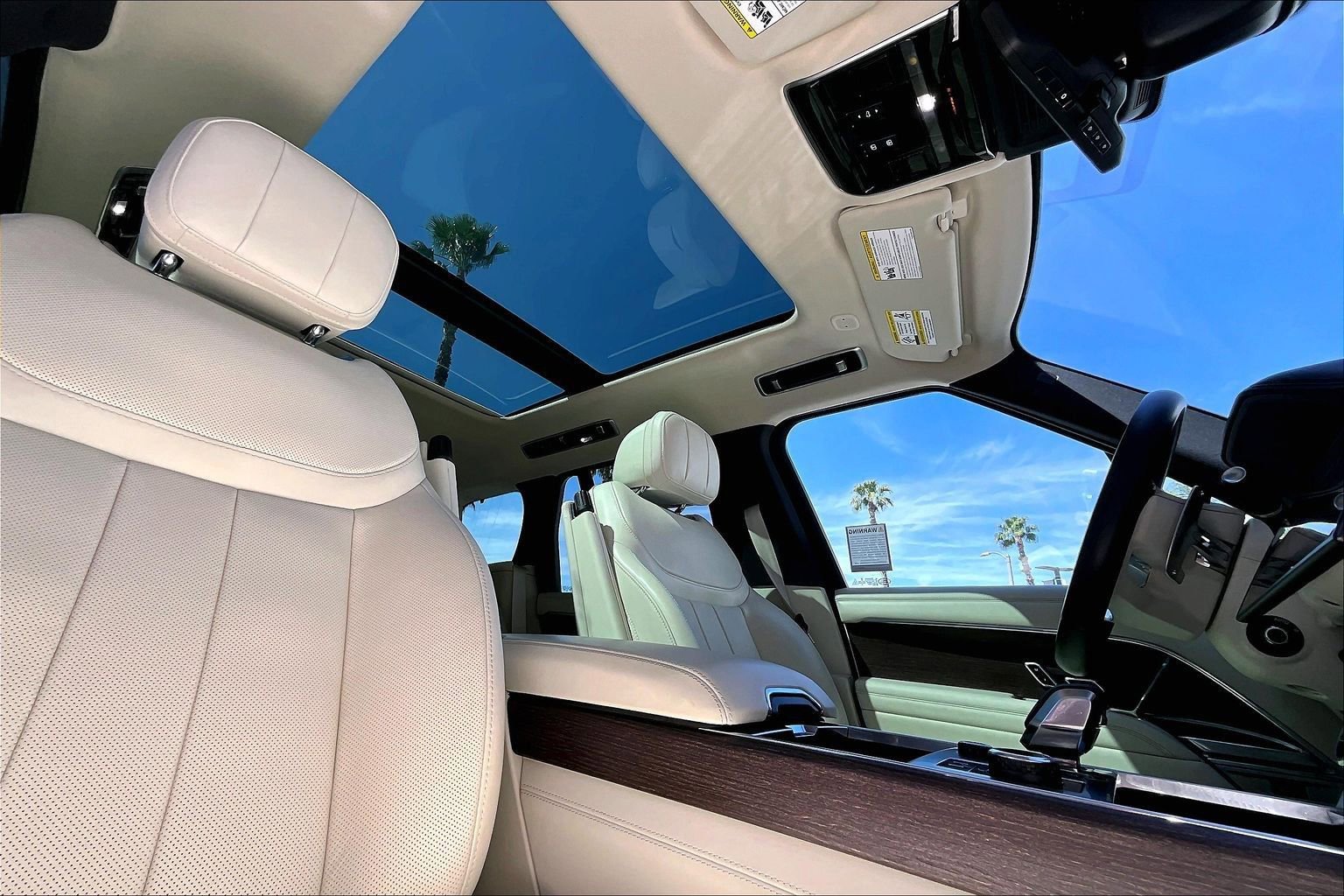 Certified 2023 Land Rover Range Rover SE AWD/4WD image 22