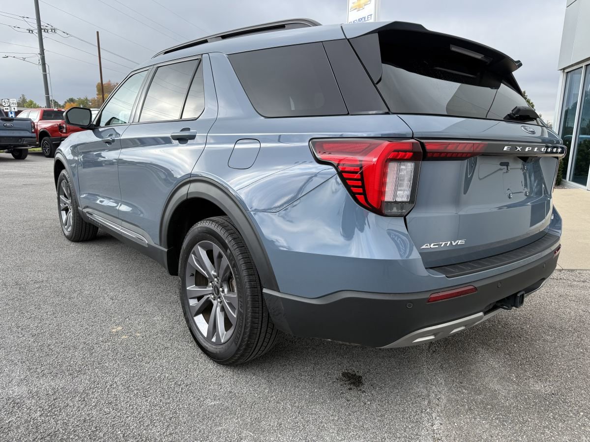 Used 2025 Ford Explorer Active w/ Active Comfort Package image 5