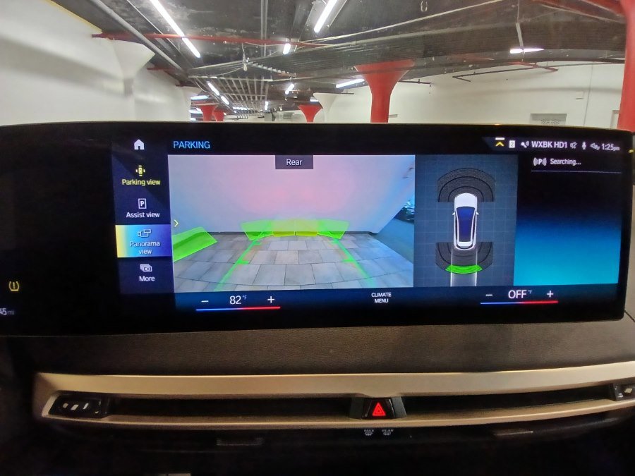 Used 2023 BMW iX xDrive50 w/ Sport Package image 10