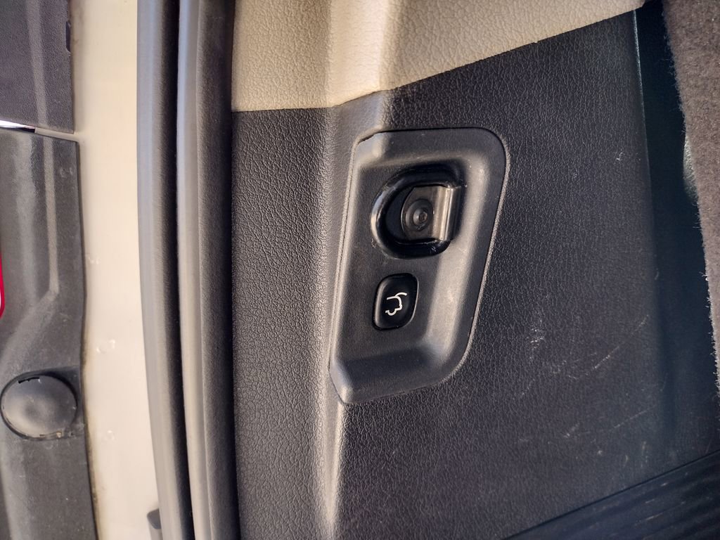 Used 2008 Jeep Commander Limited w/ Trailer Tow Group IV image 26