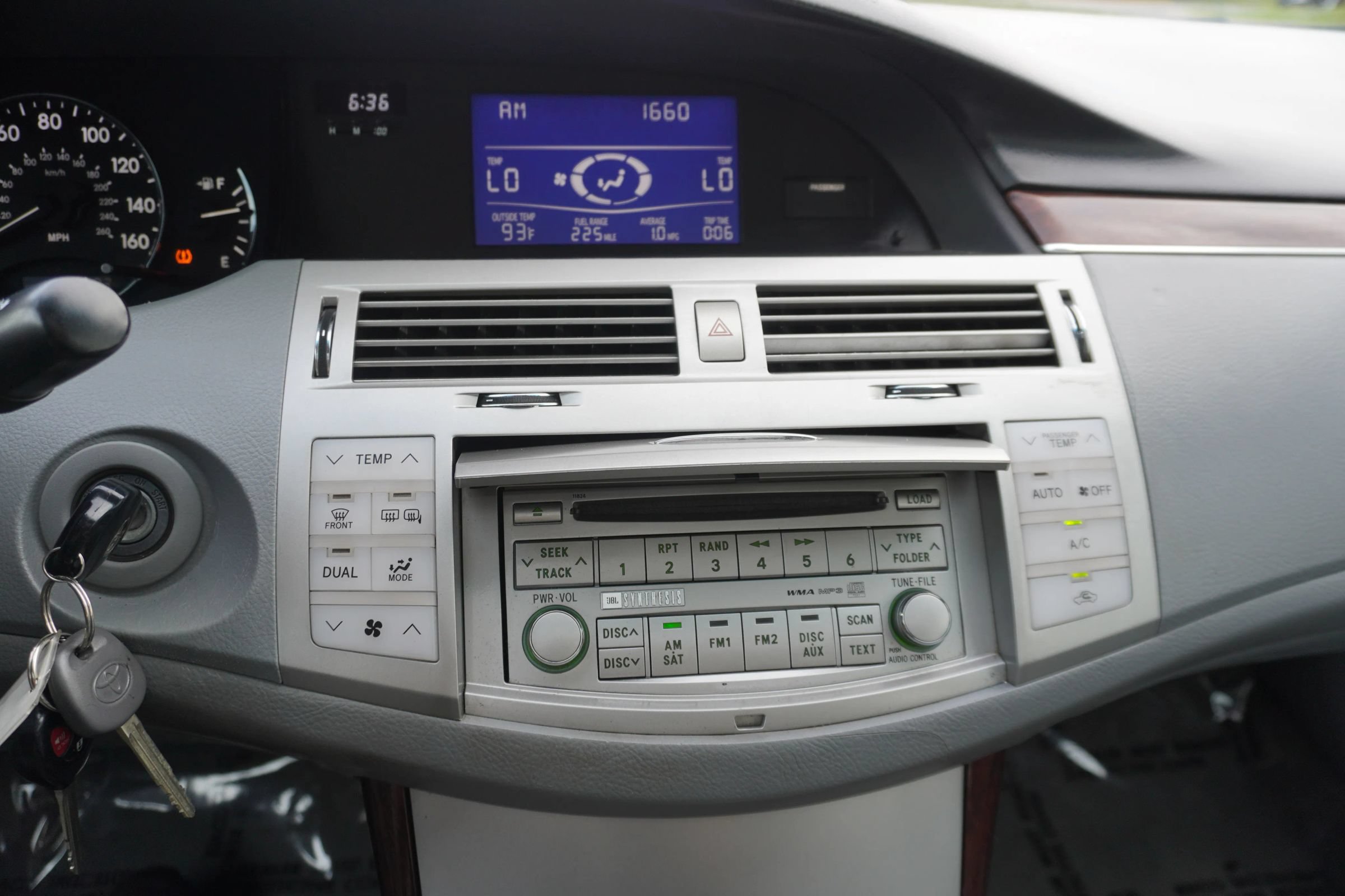 Used 2010 Toyota Avalon XLS FWD image 17
