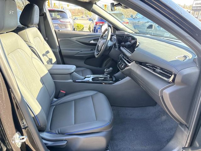 Used 2025 Buick Envista Sport Touring w/ Advanced Safety Package image 10