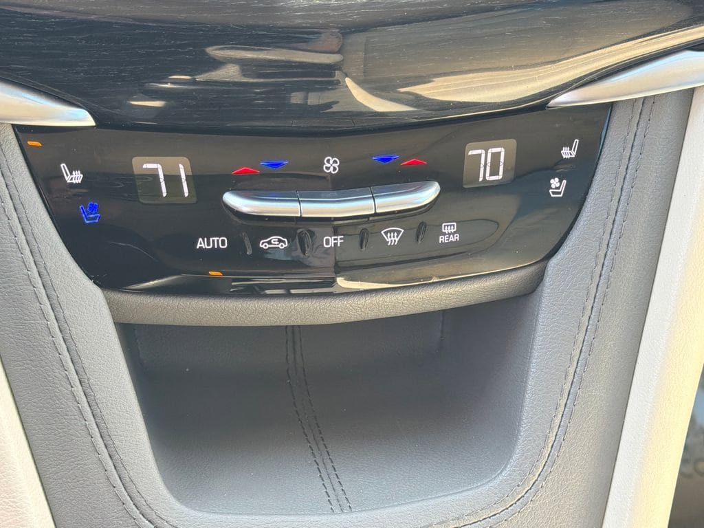 Certified 2024 Cadillac XT6 Premium Luxury w/ Technology Package AWD/4WD image 9
