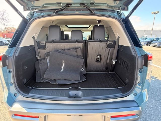 New 2026 Nissan Pathfinder Platinum w/ Cargo Package image 18