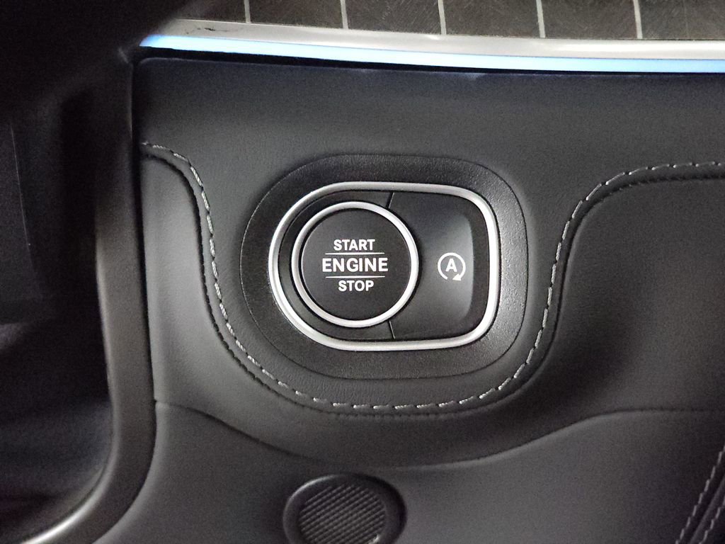 Used 2025 Mercedes-Benz Maybach GLS 600 4MATIC image 17