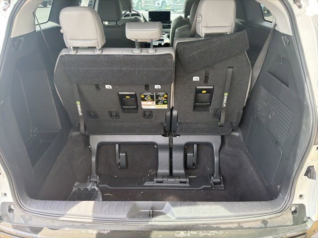 Used 2025 Toyota Sienna XLE AWD/4WD image 21