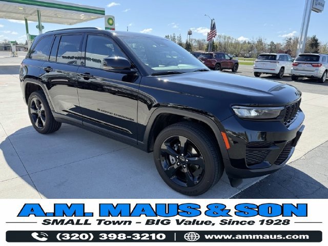 Used 2023 Jeep Grand Cherokee Altitude AWD/4WD image 1