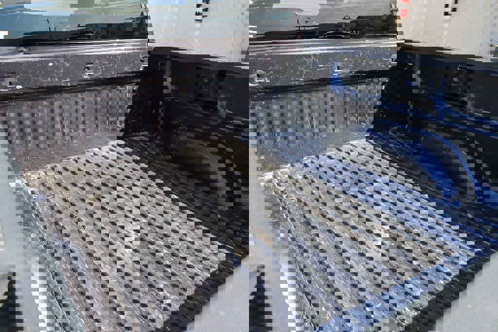 Used 2015 GMC Sierra 1500 SLT w/ SLT Crew Cab Value Package RWD image 24