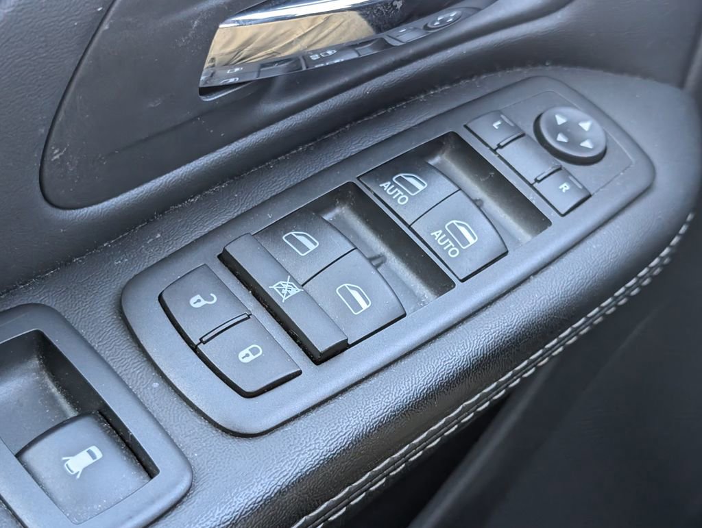 Used 2018 Dodge Grand Caravan SE image 12