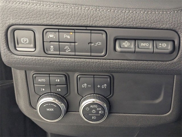 Used 2021 GMC Yukon XL Denali image 16