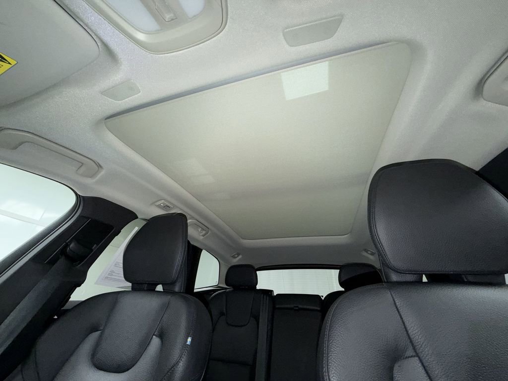 Certified 2024 Volvo XC60 B5 Plus w/ Climate Package AWD/4WD image 20