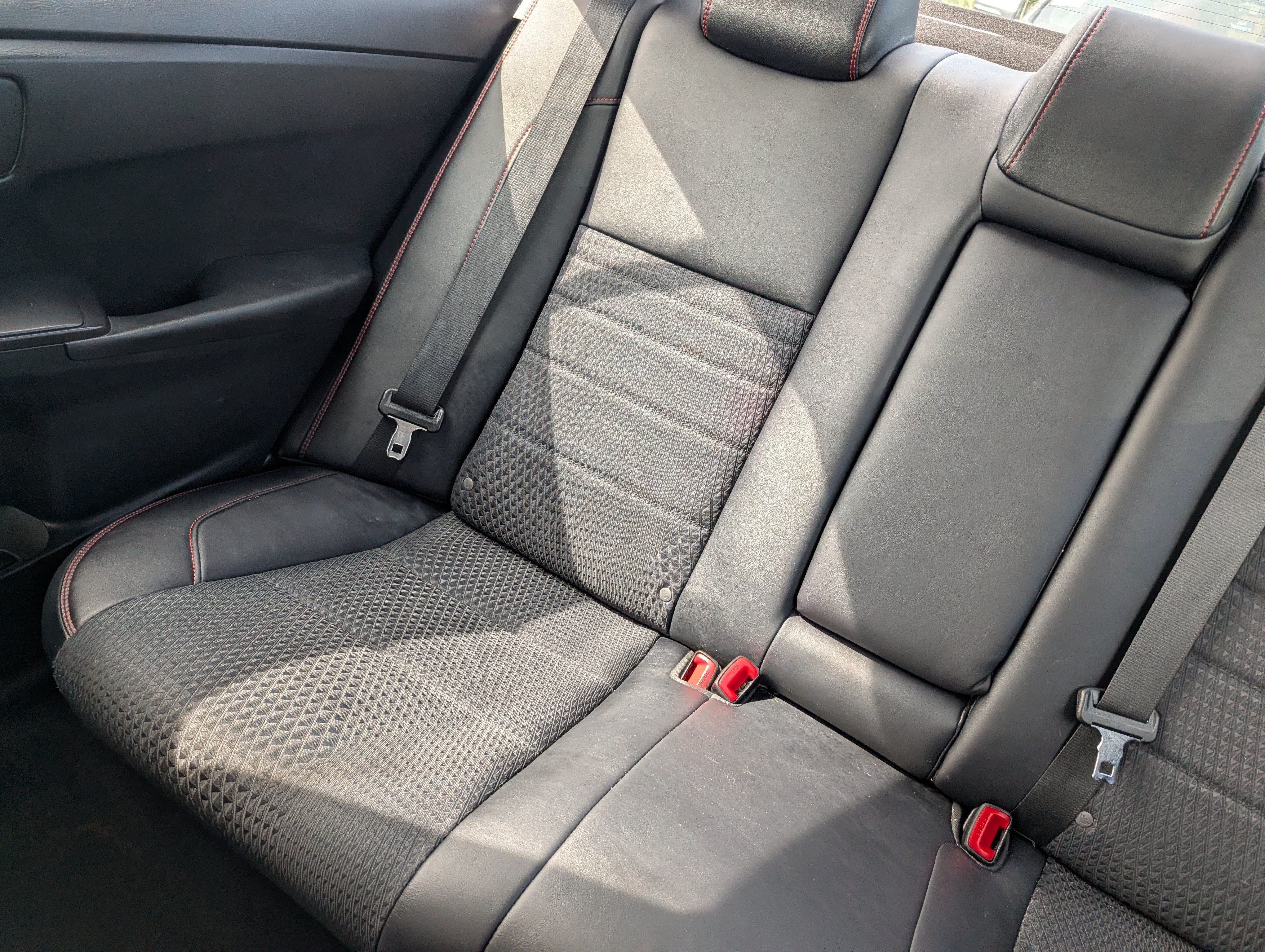 Used 2015 Toyota Camry SE FWD image 12