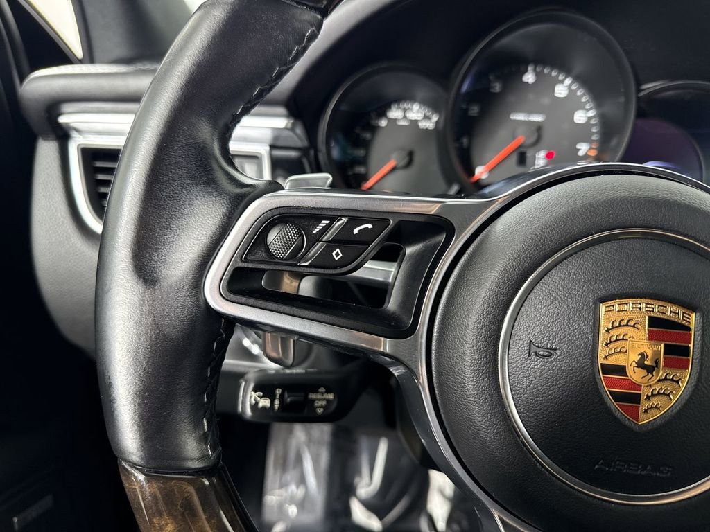 Certified 2018 Porsche Macan AWD/4WD image 36