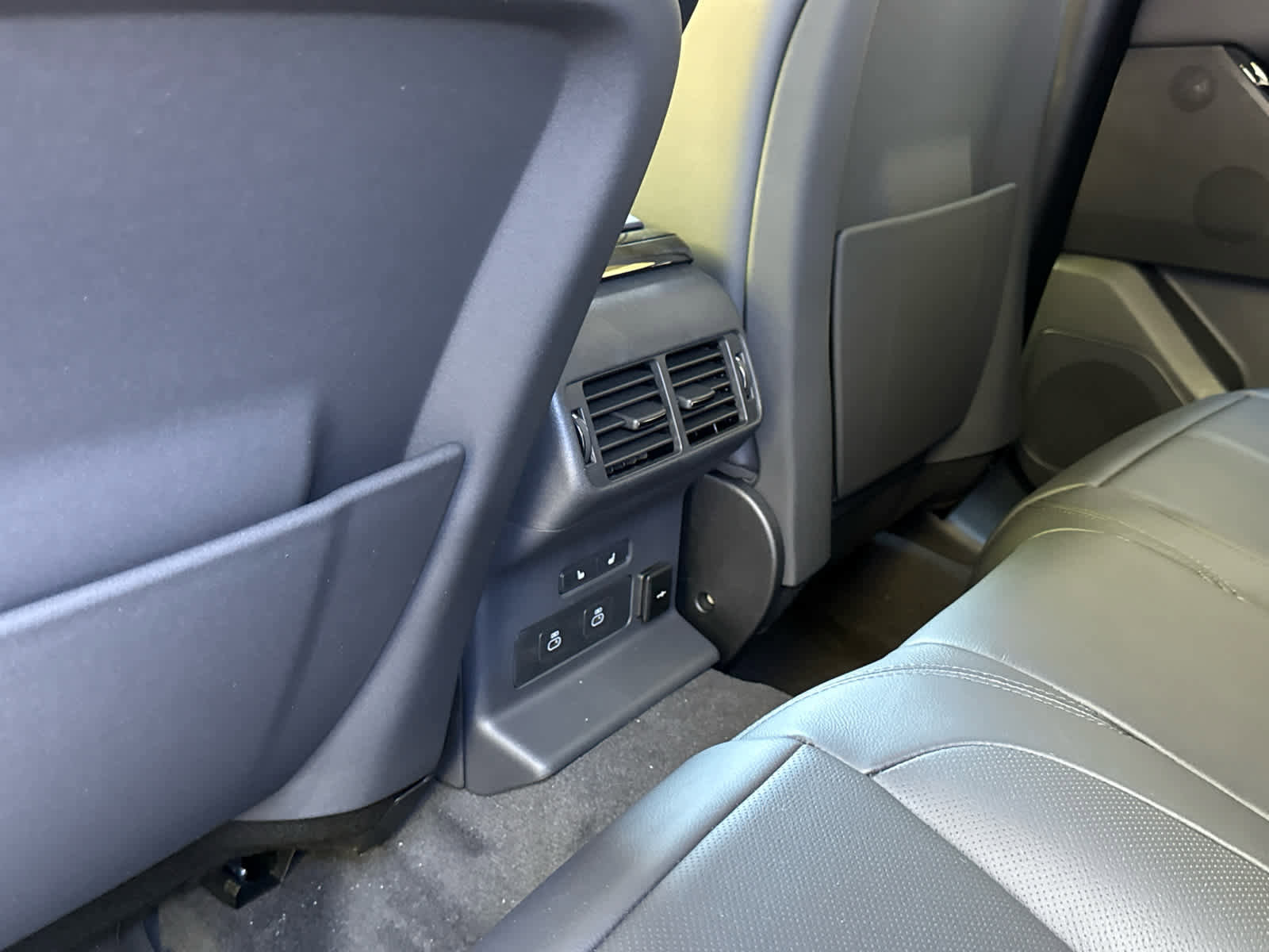 New 2026 Land Rover Range Rover Velar Dynamic SE image 19