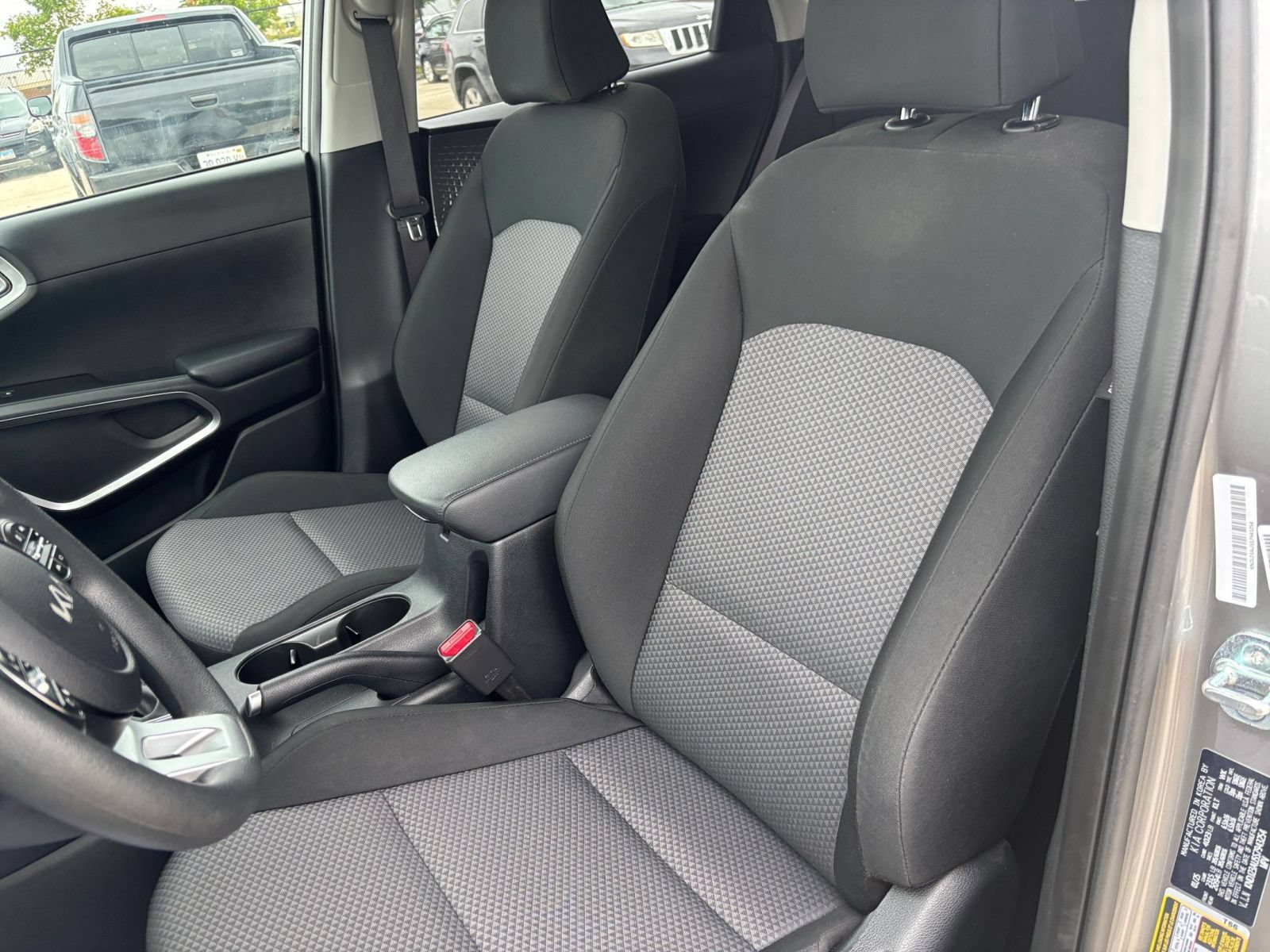 Used 2025 Kia Soul LX w/ LX Technology Package FWD image 33