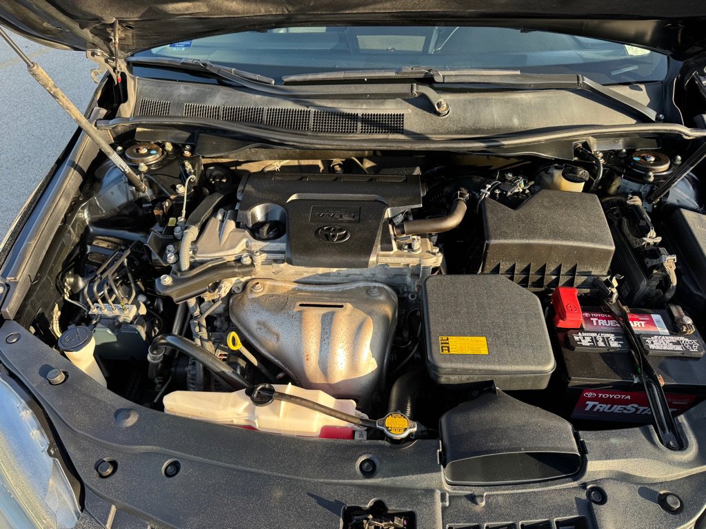 Used 2015 Toyota Camry SE w/ Moonroof Package FWD image 30