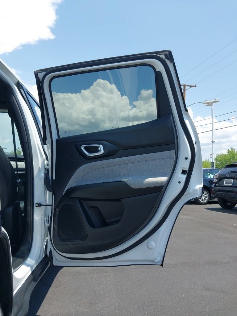 Used 2024 Jeep Compass Latitude AWD/4WD image 10