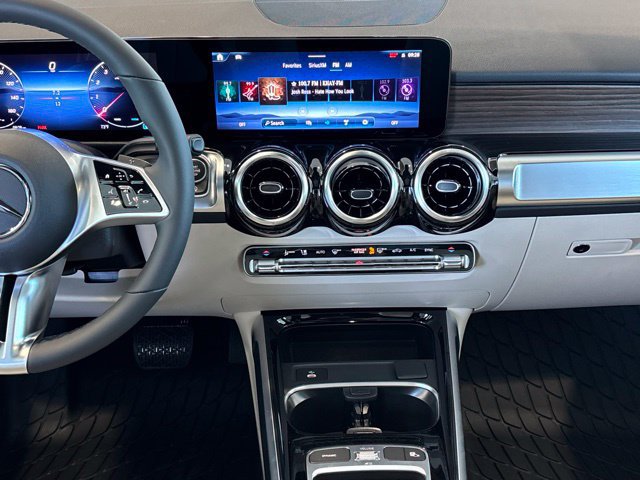 New 2026 Mercedes-Benz GLB 250 4MATIC image 25