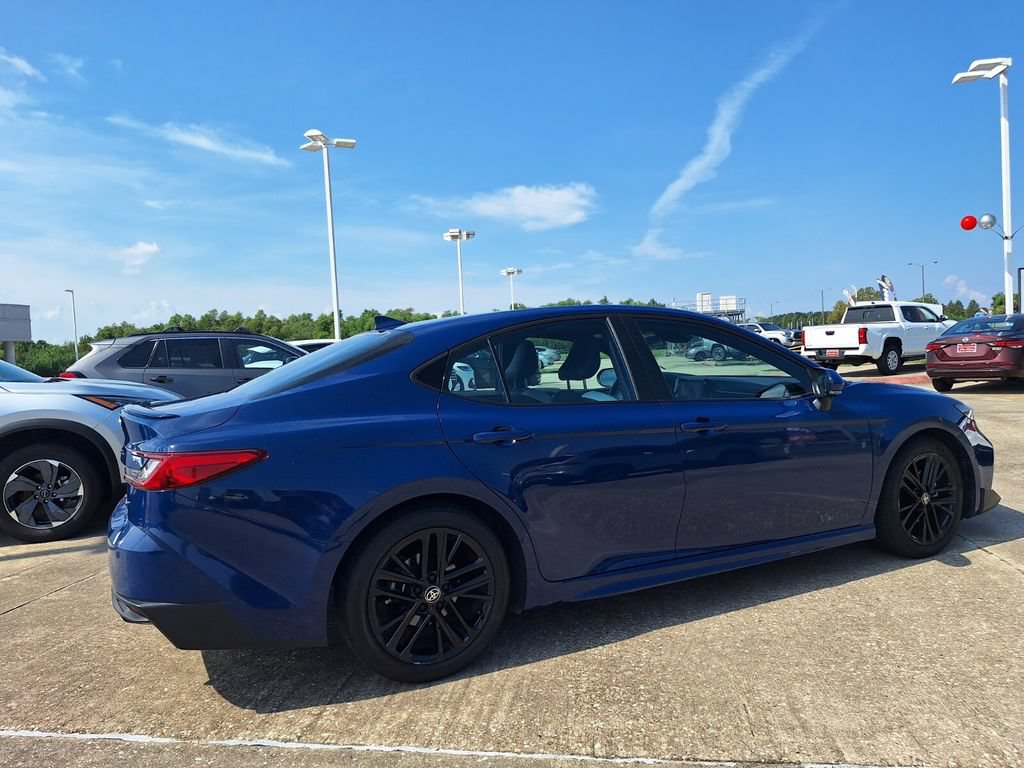 Used 2025 Toyota Camry SE FWD image 5