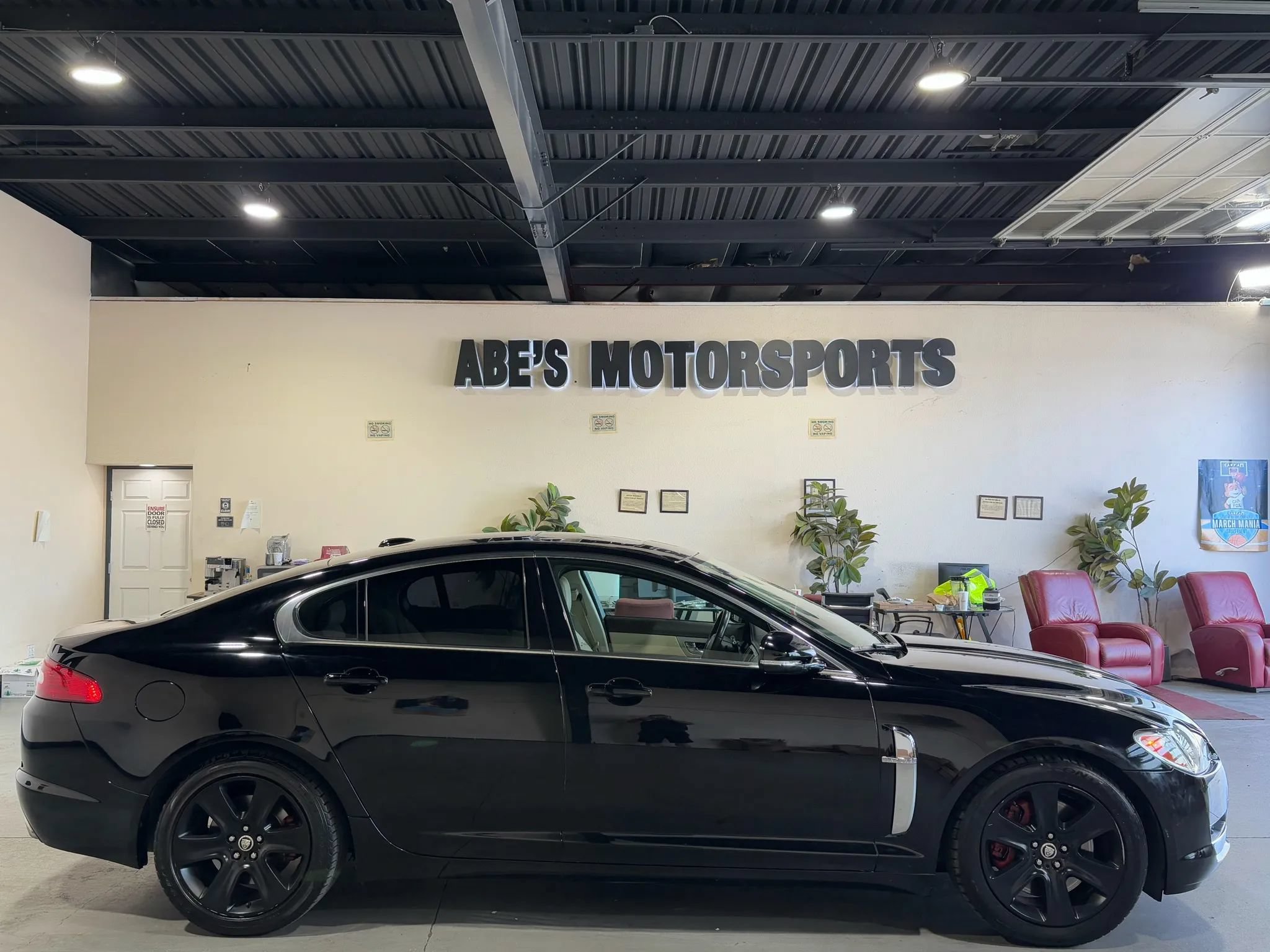 Used 2011 Jaguar XF RWD image 7