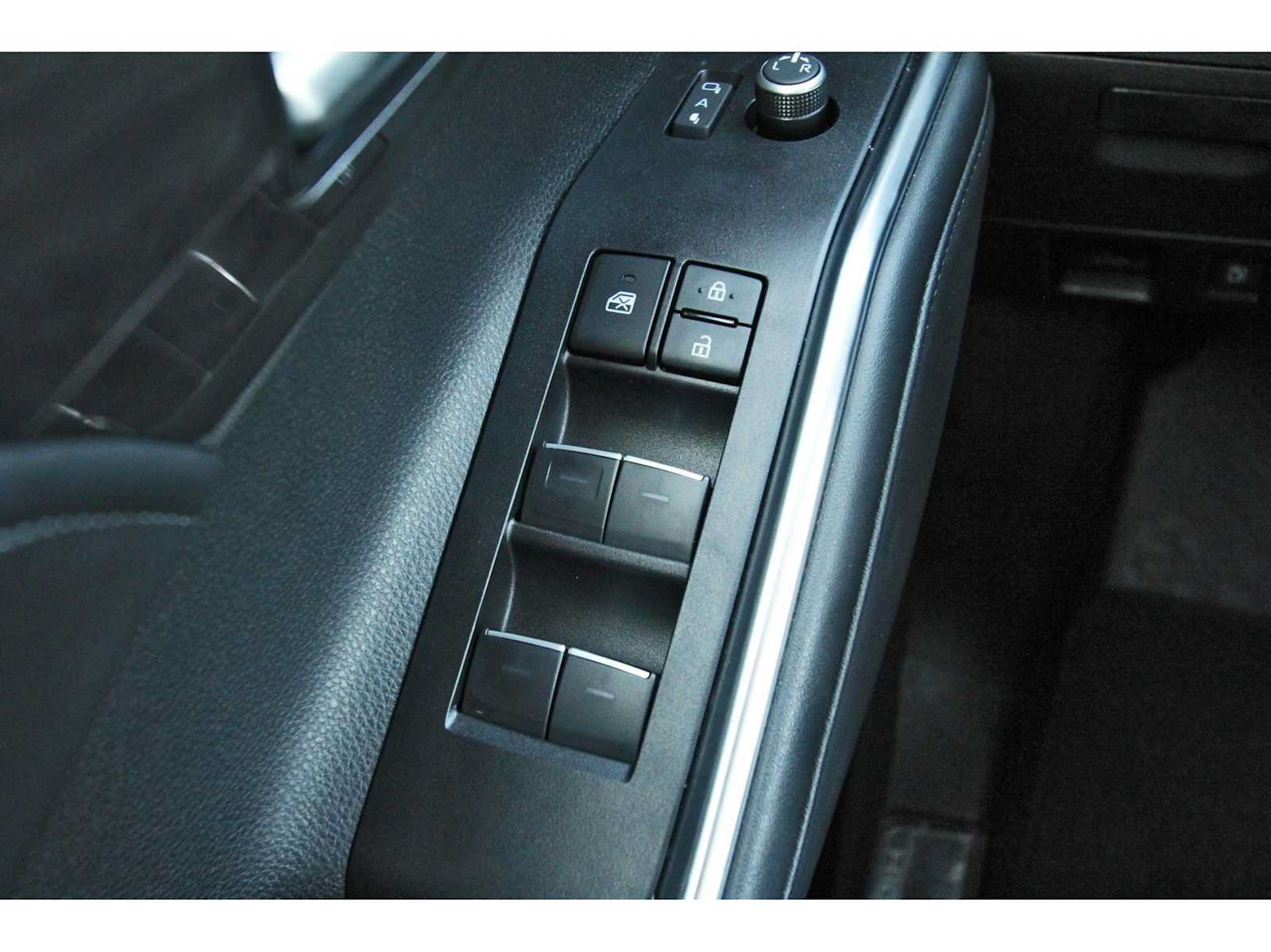 Used 2025 Toyota Highlander Platinum AWD/4WD image 21