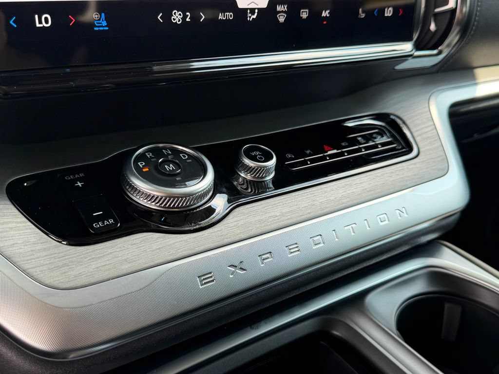 New 2026 Ford Expedition Platinum w/ Driver's Package AWD/4WD image 23