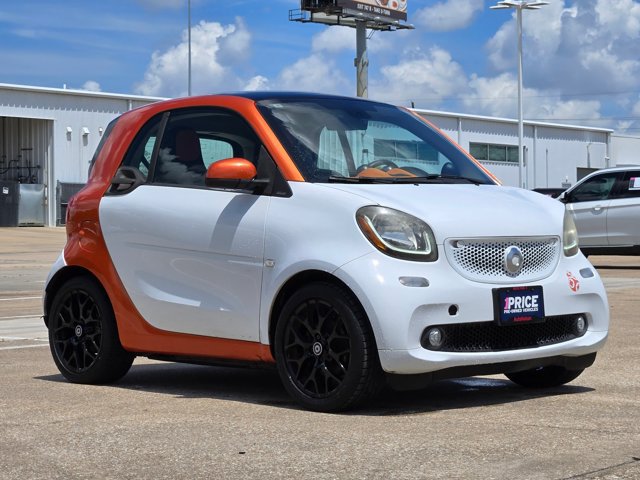 Used 2016 smart fortwo passion RWD image 3