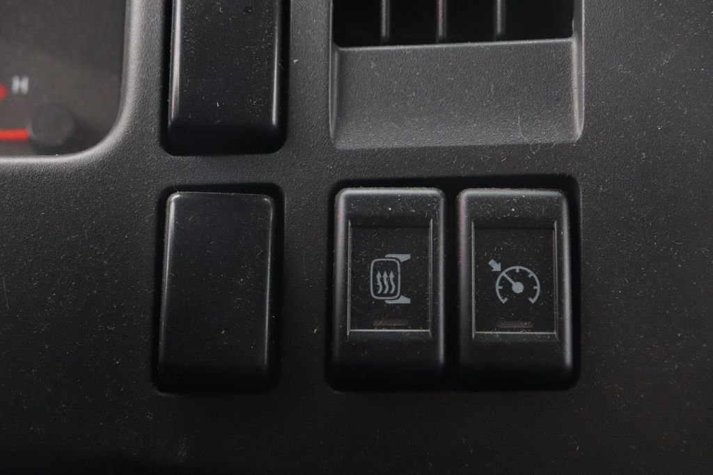 Used 2020 Isuzu NPR image 24