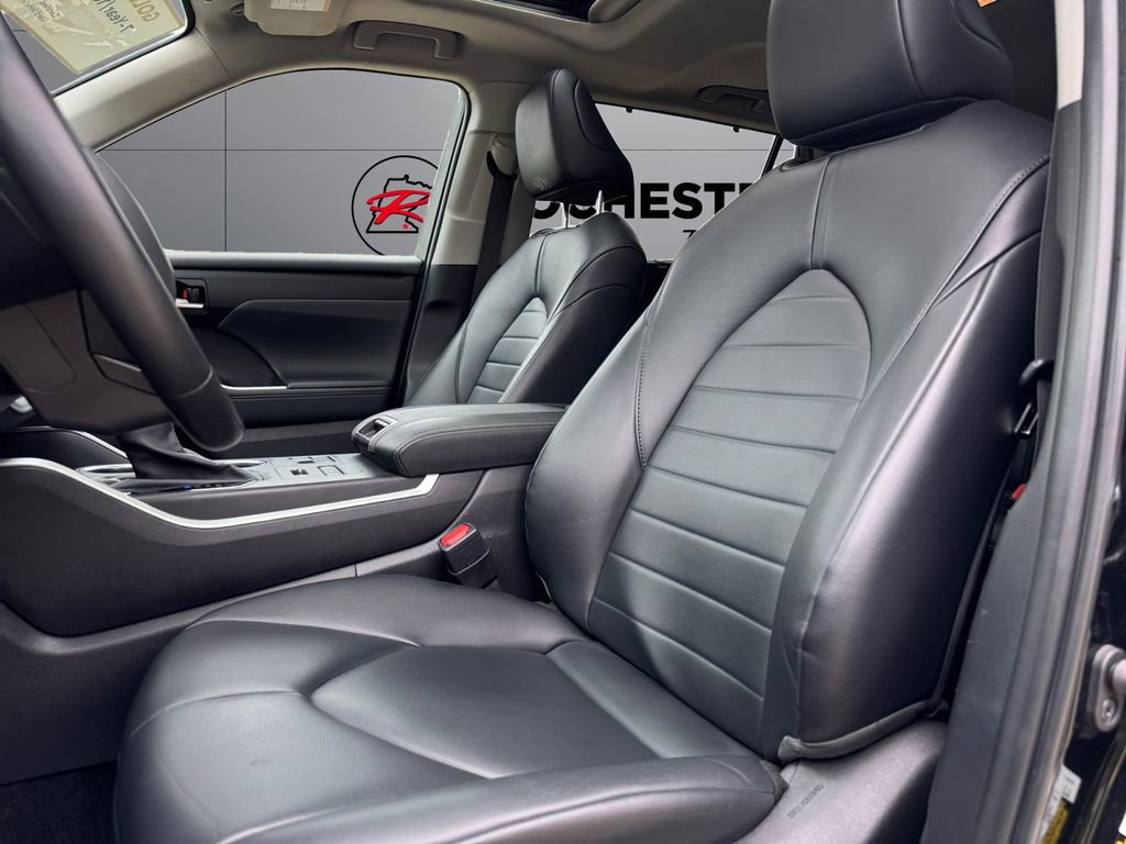 Certified 2023 Toyota Highlander XLE AWD/4WD image 10