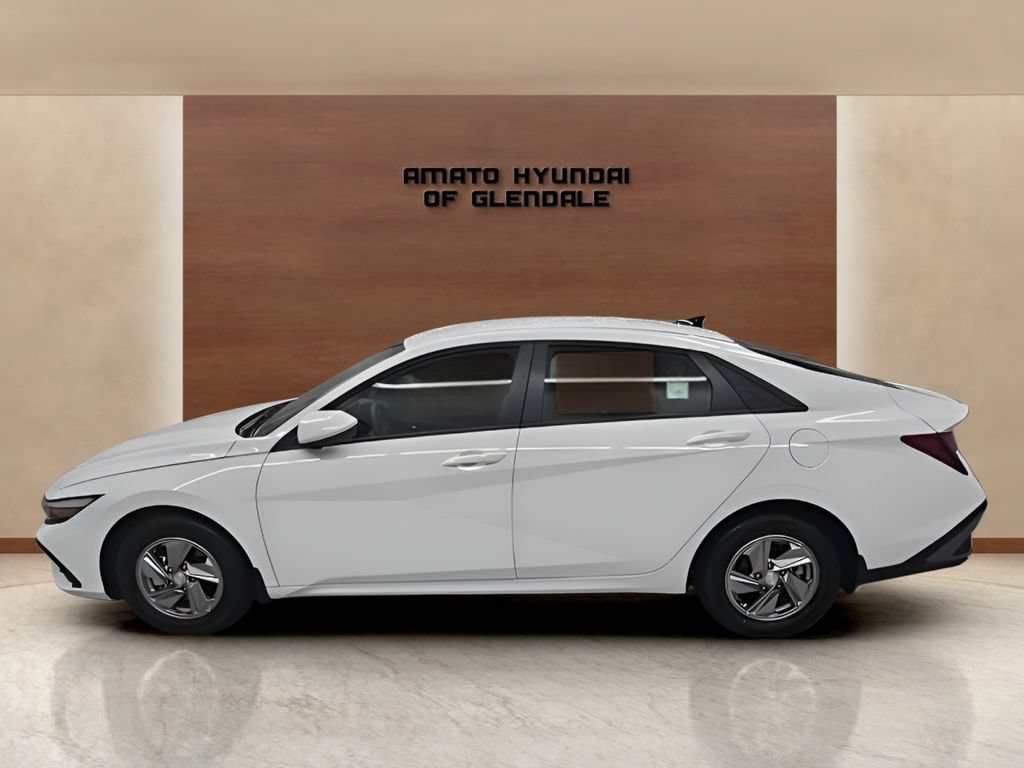 New 2026 Hyundai Elantra SE FWD image 3