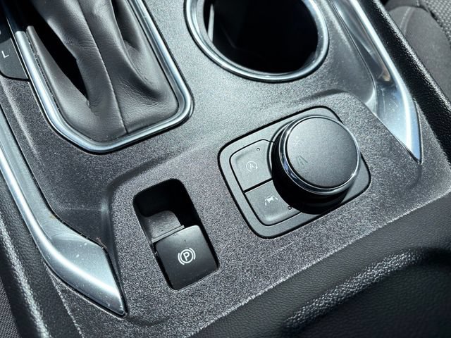 Used 2023 Chevrolet Traverse LT FWD image 22