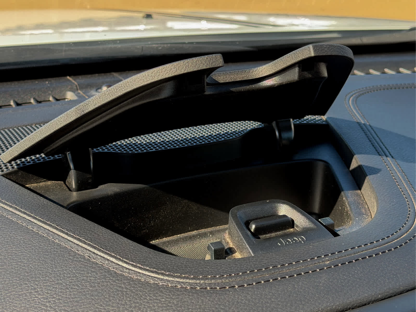 Used 2022 Jeep Cherokee Latitude image 21