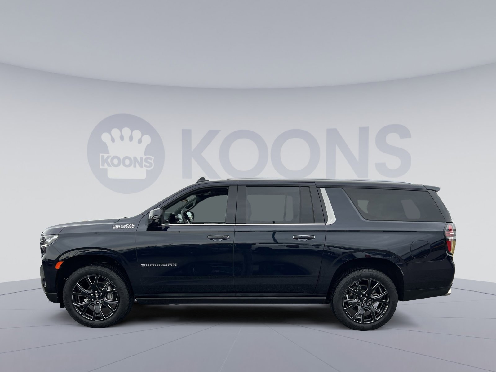 Used 2023 Chevrolet Suburban High Country image 2