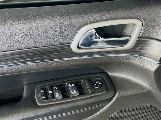 Used 2019 Jeep Grand Cherokee Limited image 11