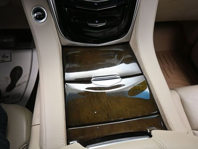 Used 2019 Cadillac Escalade Luxury image 11