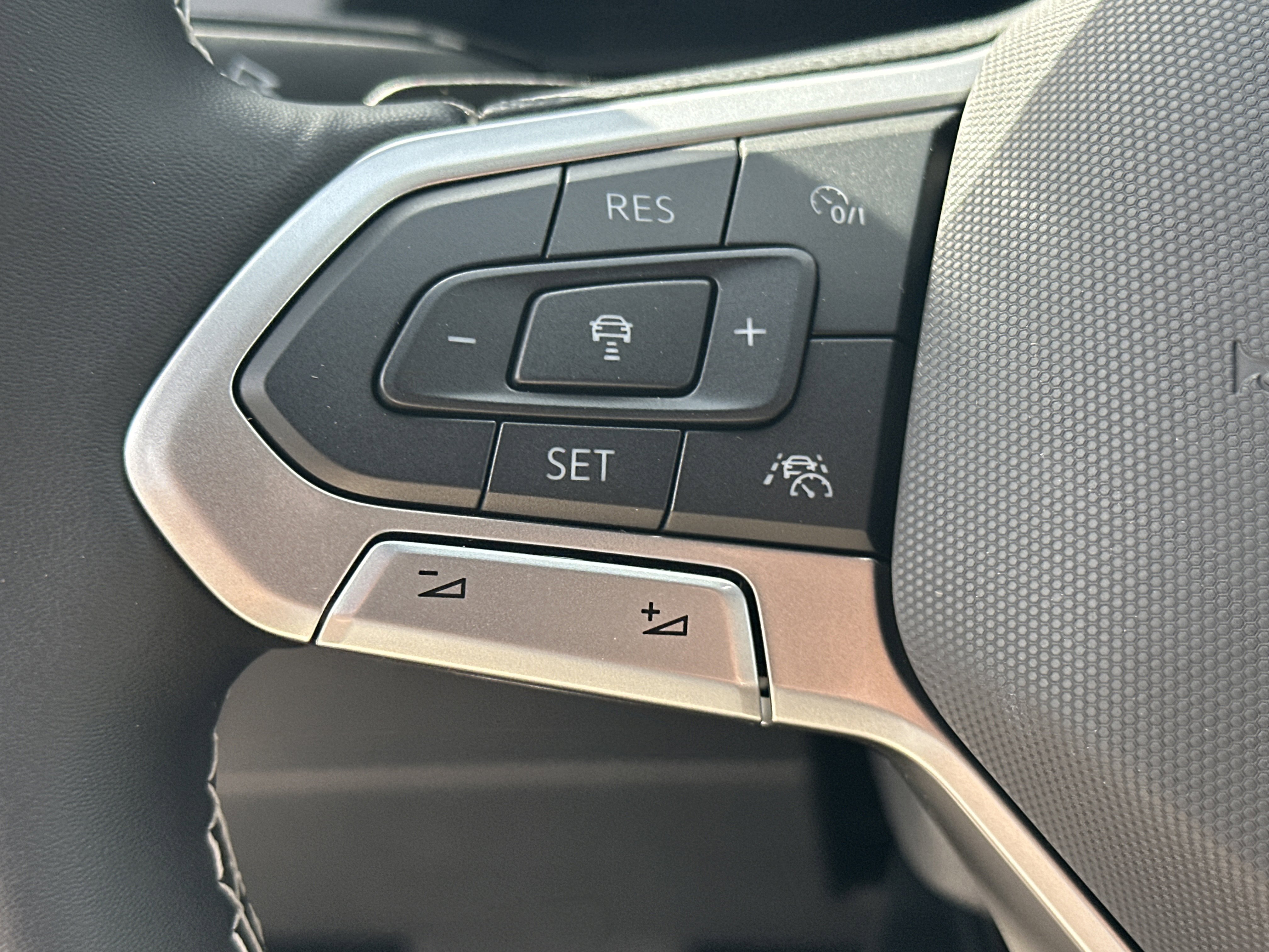 New 2026 Volkswagen Atlas Cross Sport SE image 21