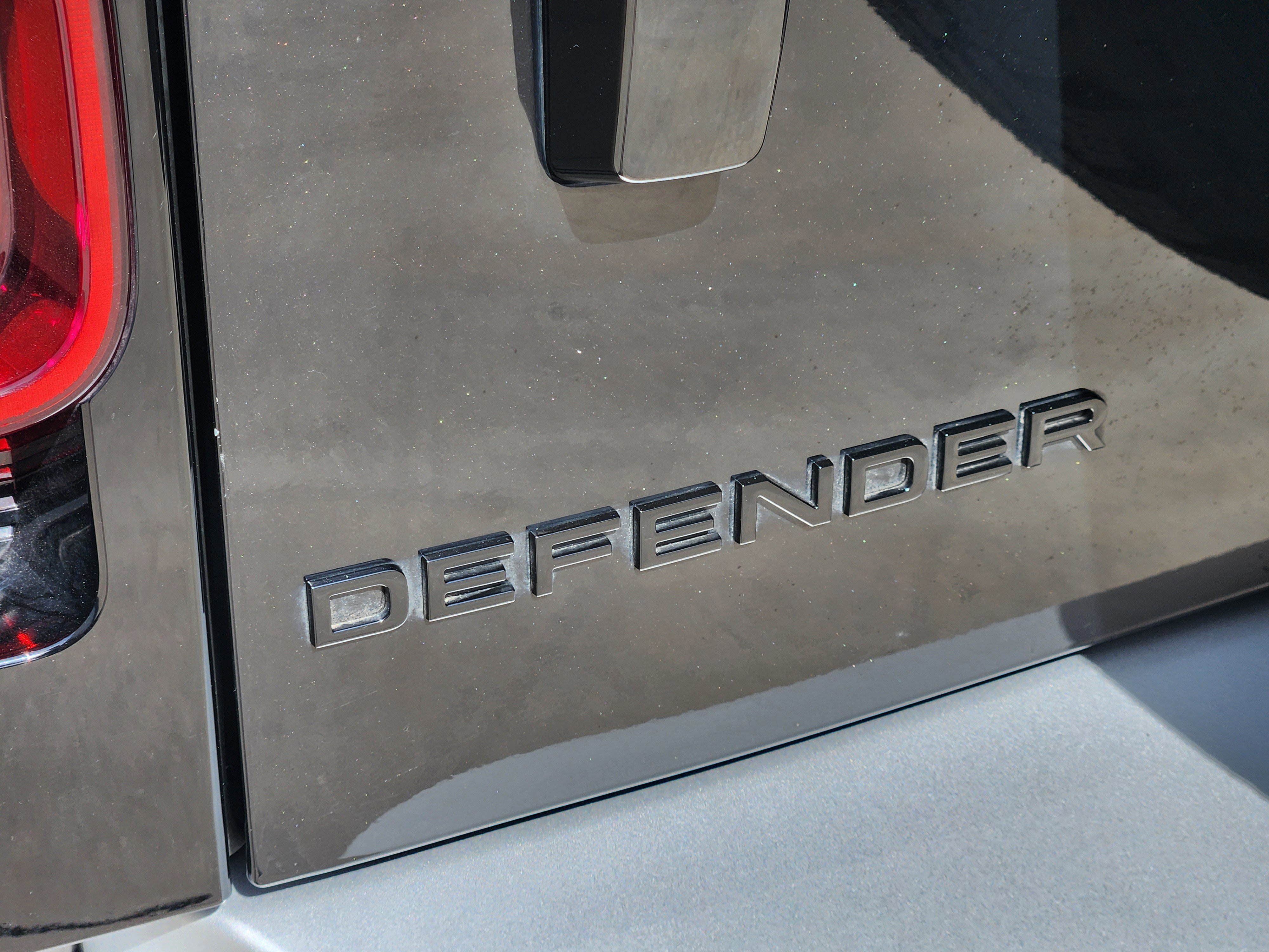 Certified 2025 Land Rover Defender 110 S image 33