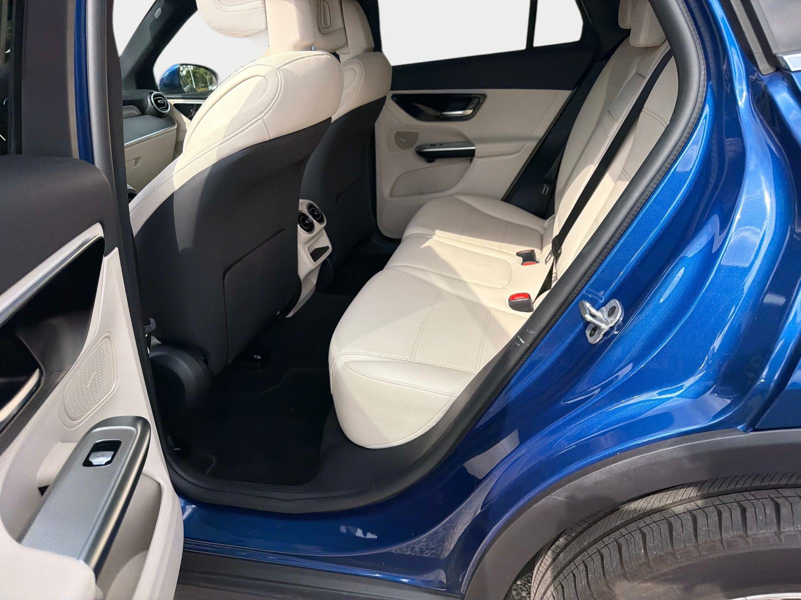 Used 2026 Mercedes-Benz GLC 300 image 14