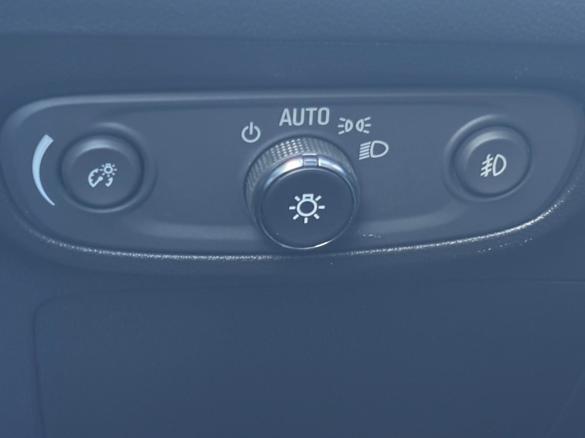 Used 2023 Buick Encore GX Select w/ Safety Package II AWD/4WD image 32