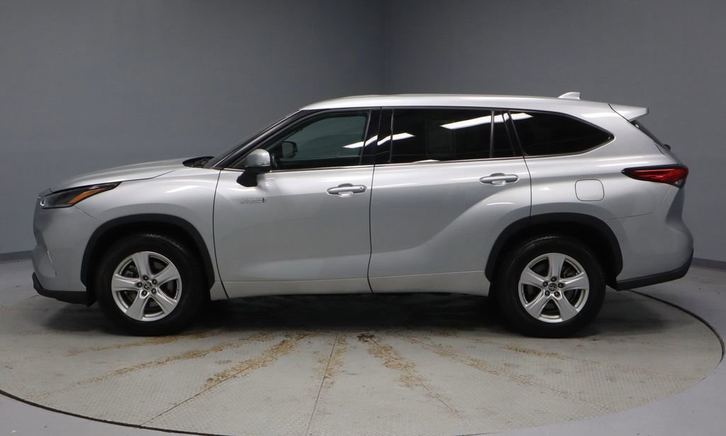 Used 2021 Toyota Highlander LE image 7