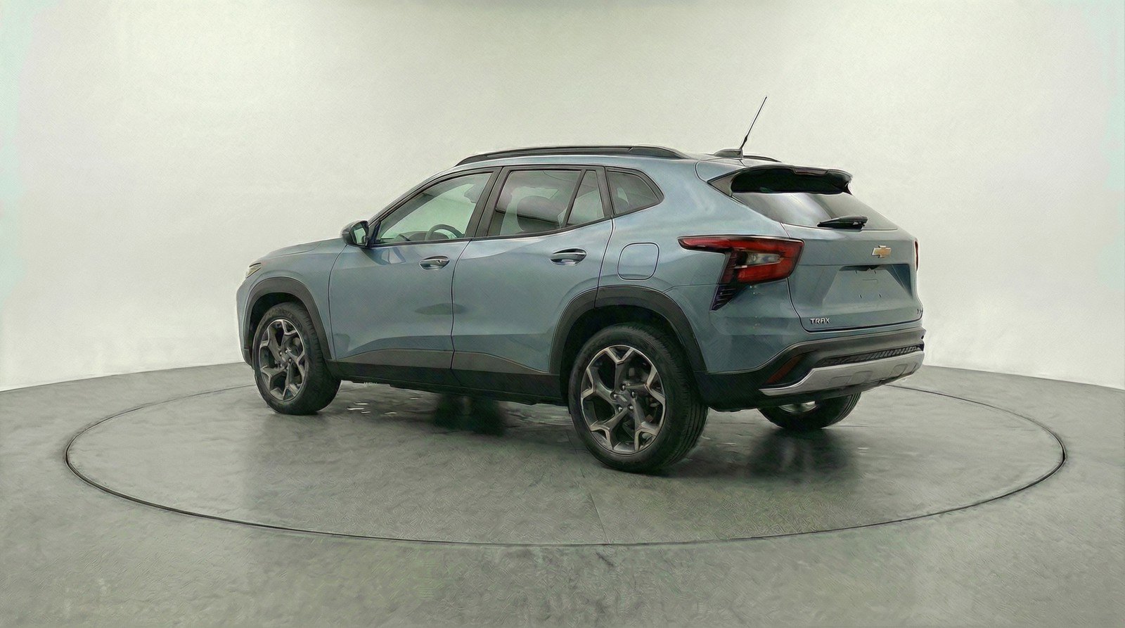 Used 2025 Chevrolet Trax LT w/ LT Convenience Package image 6