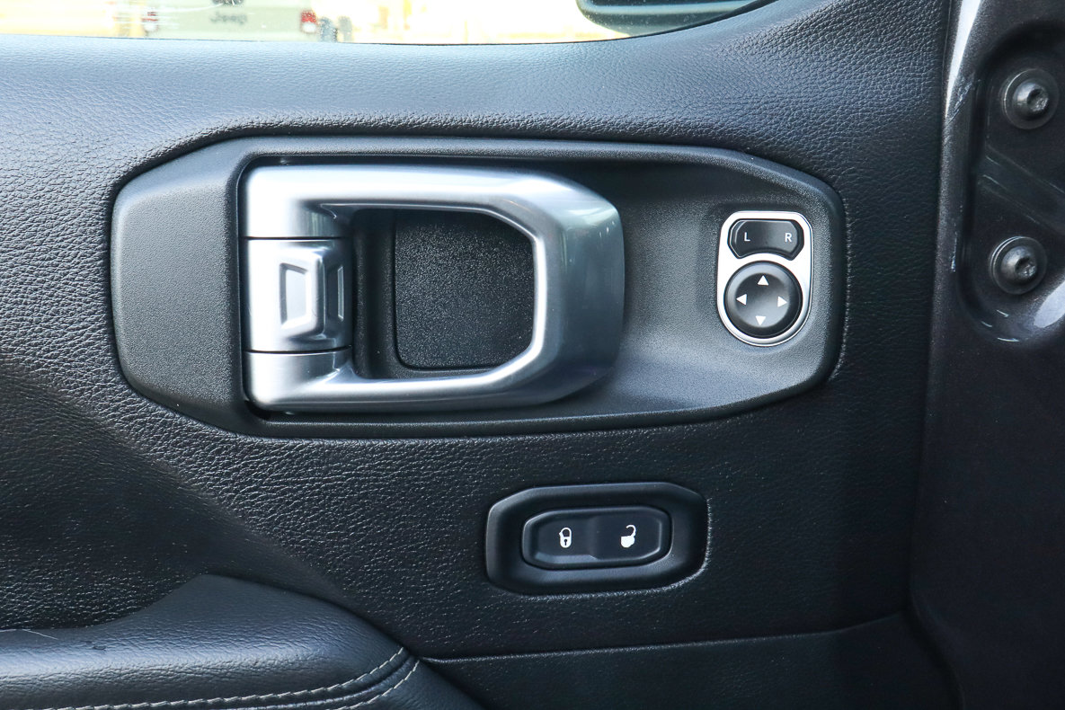 Used 2020 Jeep Wrangler Unlimited Sahara image 17