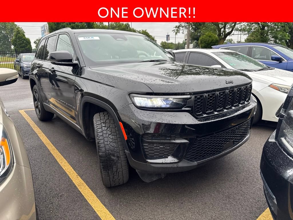 Used 2023 Jeep Grand Cherokee Altitude AWD/4WD image 3