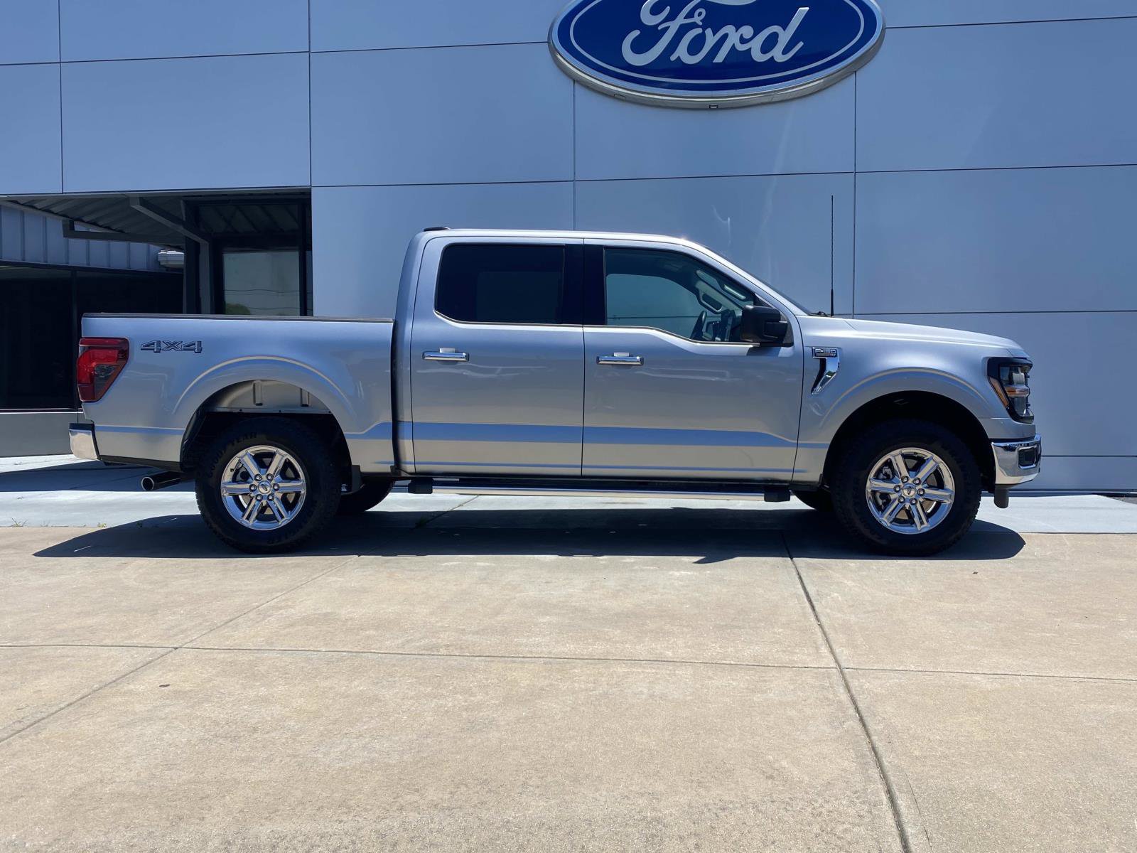 Used 2025 Ford F150 XLT w/ Equipment Group 301A Standard AWD/4WD image 3